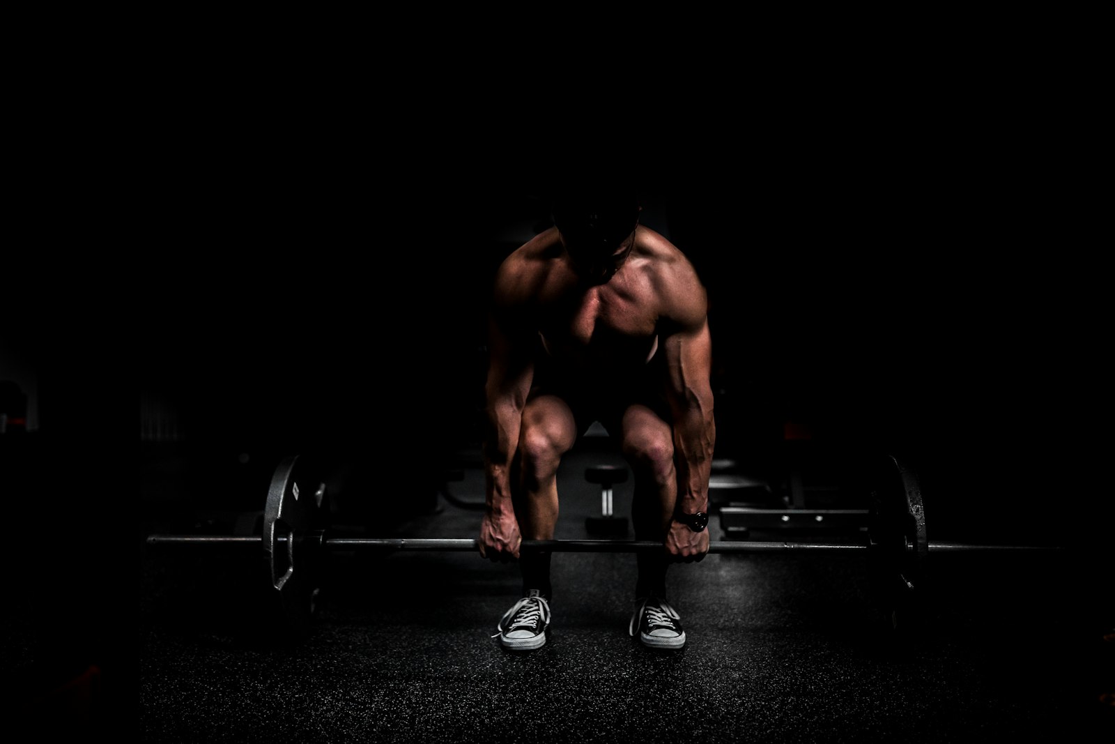 Bodybuilder setting up a heavy deadlift